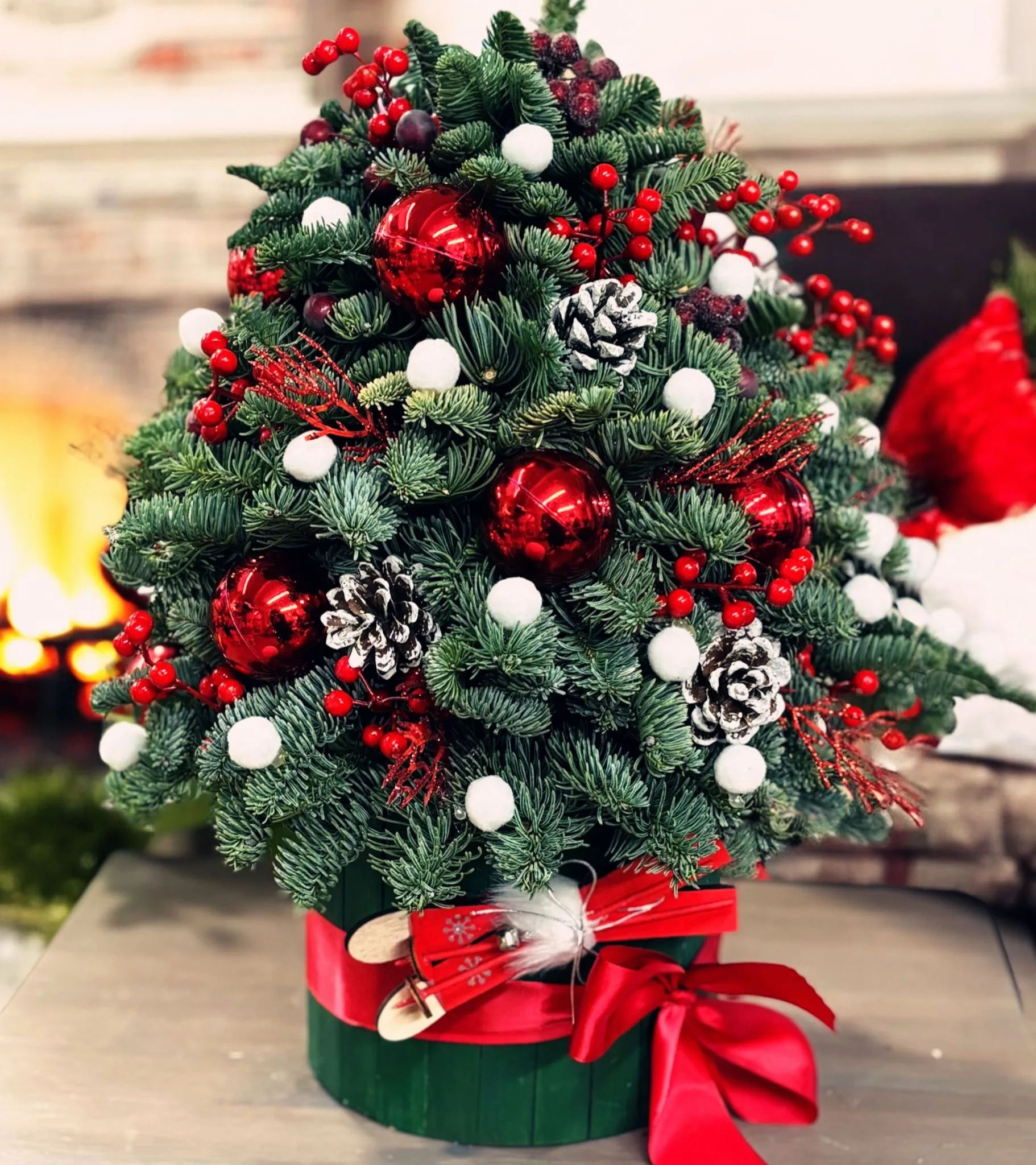 Brad argintiu Rosu cu Alb