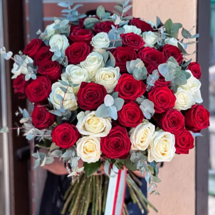 Buchet Red Naomi & White Avalanche