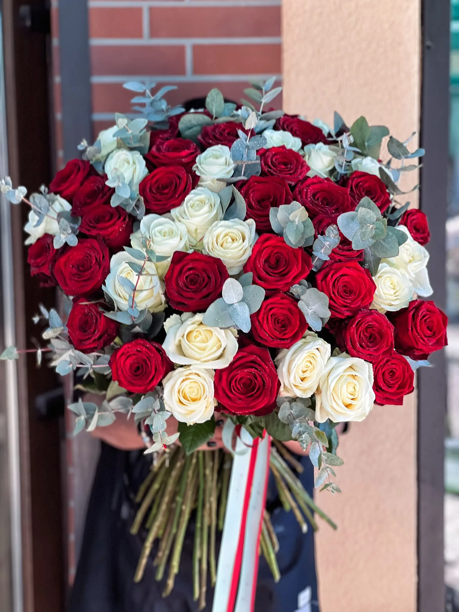 Buchet Red Naomi & White Avalanche