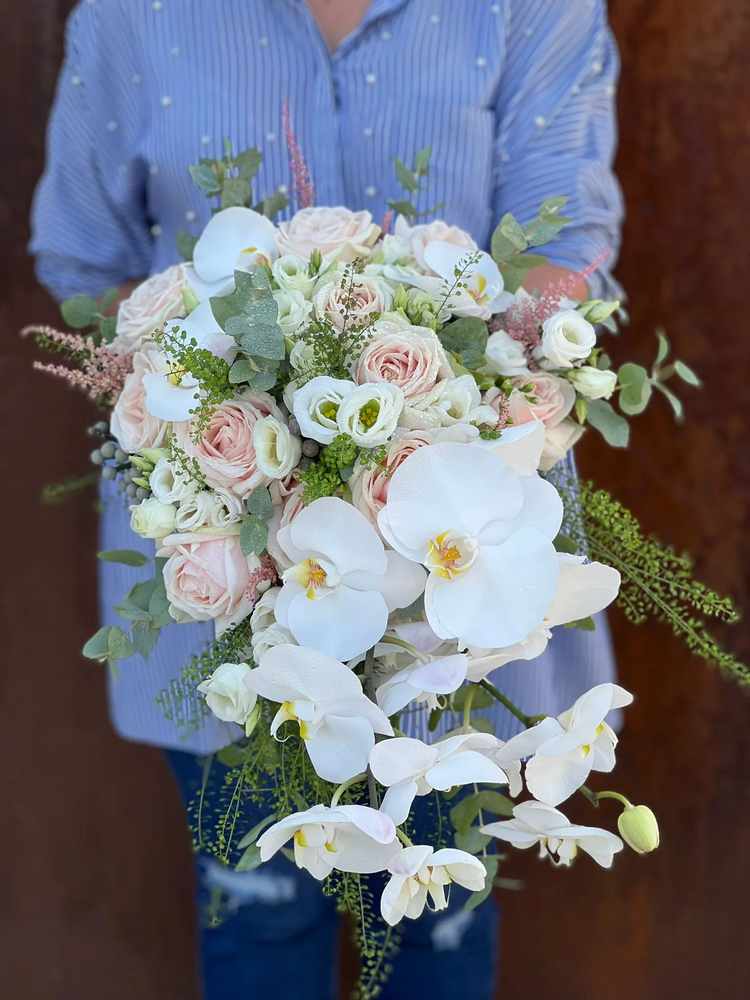 Buchet mireasa tip cascada