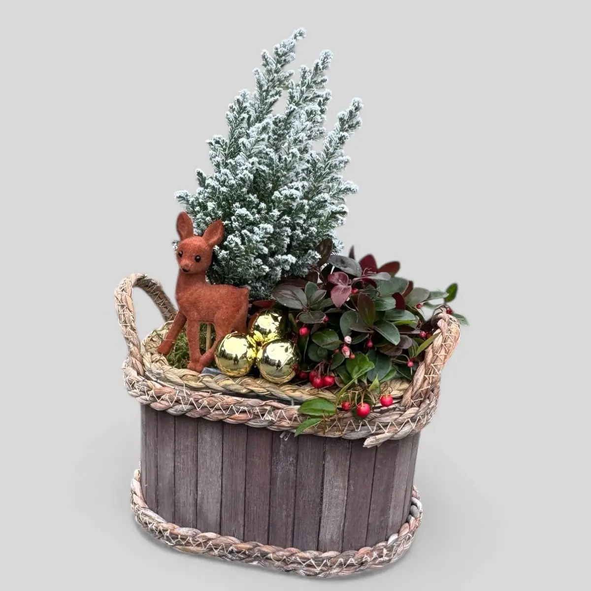 Aranjament de Crăciun „Winter Deer” cu Brăduț & Skimmia