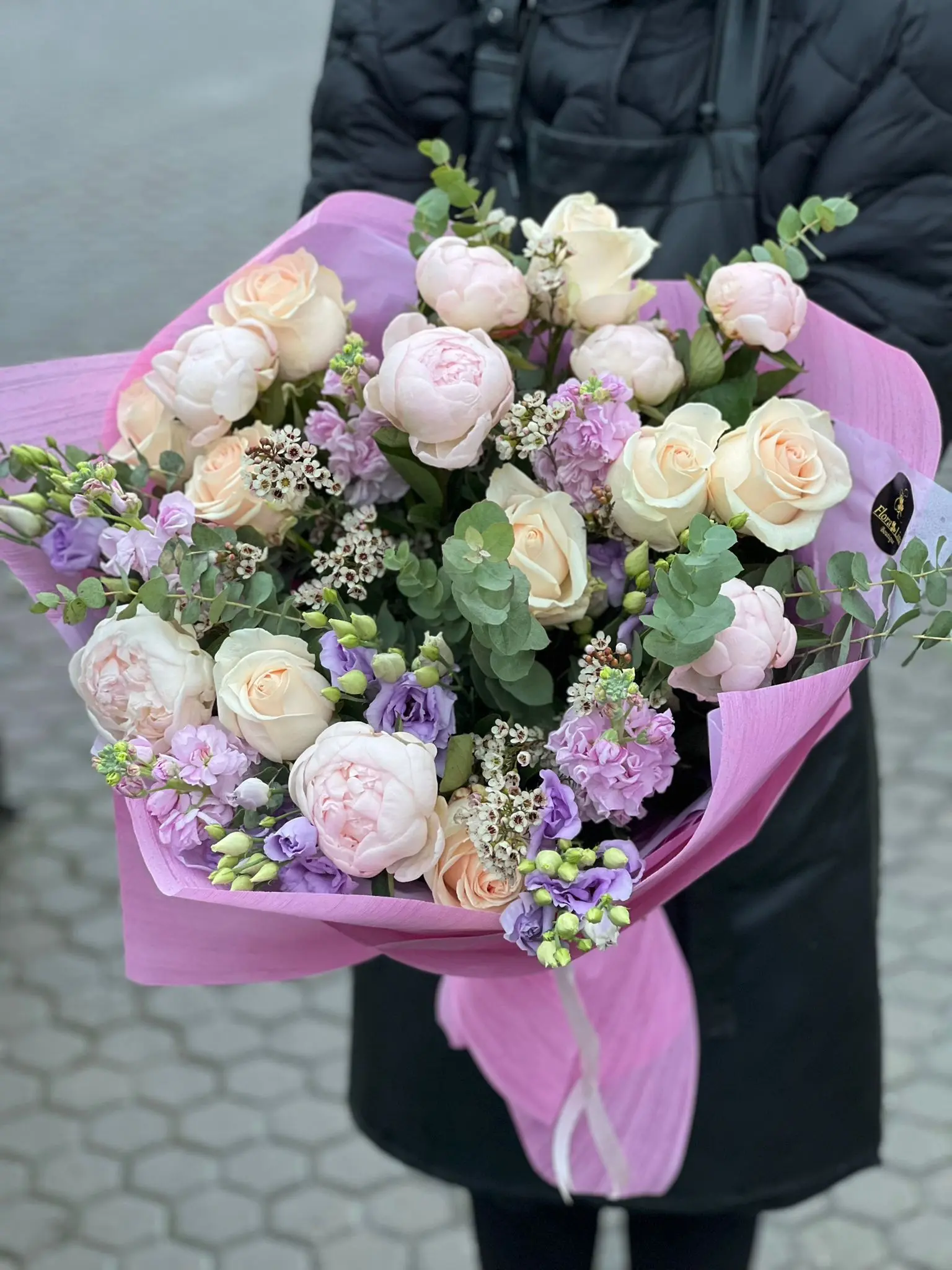 Buchet Premium "Alicia" – Bujori, Trandafiri & Matthiola - imagine 2