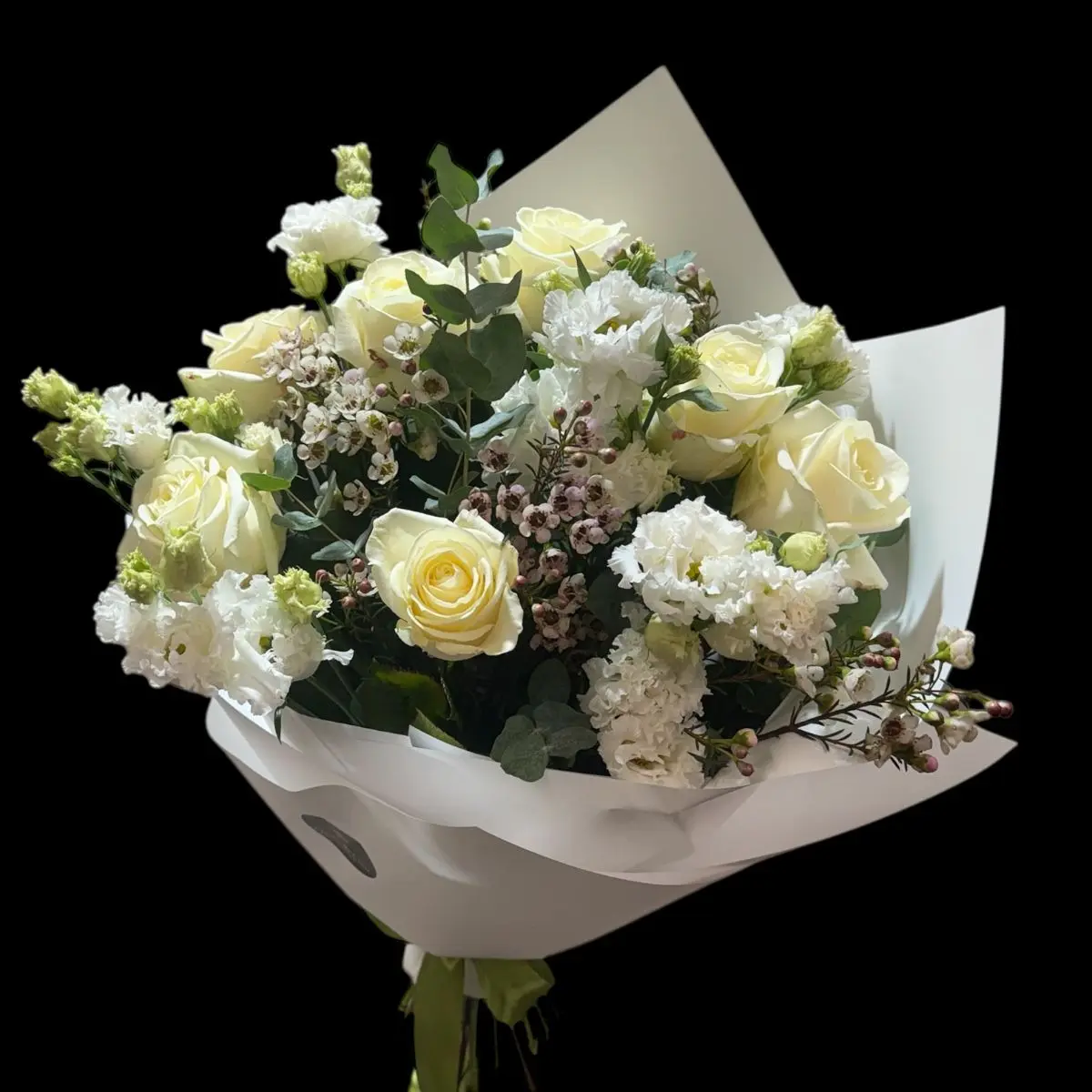 Buchet "Pure Elegance" – 7 Trandafiri & Eustoma Albă