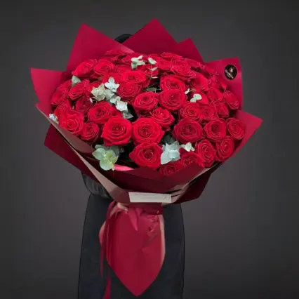 Buchet Gigant "51 Rossalia" – 51 Trandafiri Roșii