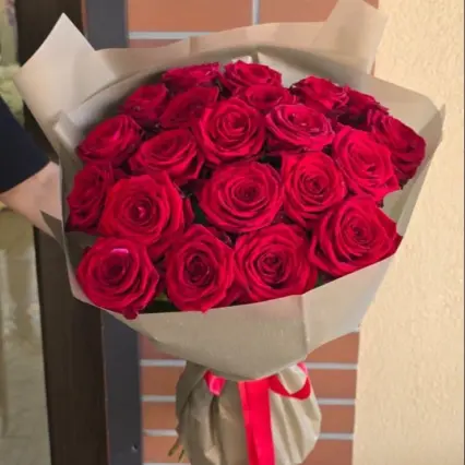 Buchet romantic de 15 trandafiri roșii, 70 cm