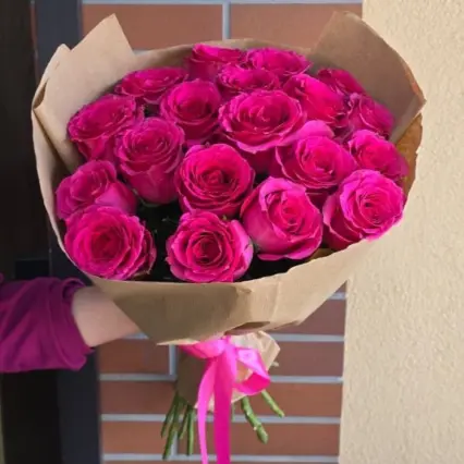 Buchet Pink 19 - delicat cu trandafiri roz vibranți