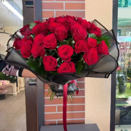 Buchet cu 41 trandafiri roșii