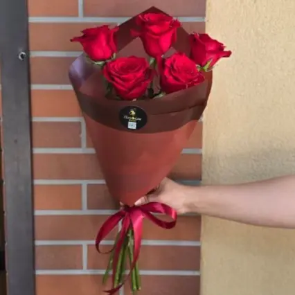 Buchet 5 trandafiri roșii clasic