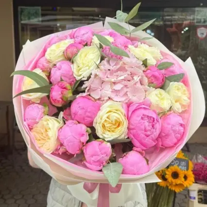 Buchet Elegant cu Bujori