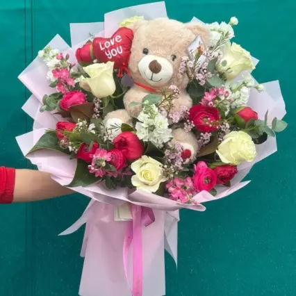 Buchet 'Love You' cu ursuleț de pluș și flori mixte
