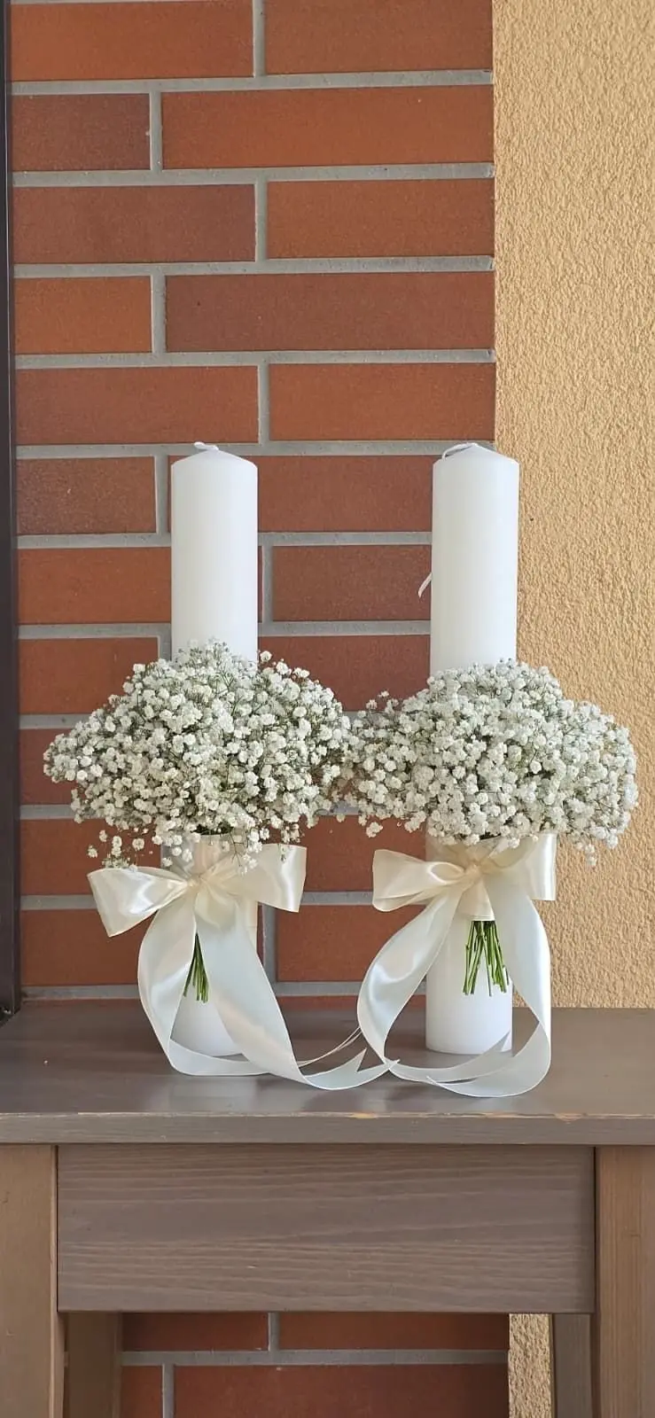 Lumânări cununie elegante cu Gypsophila albă și panglici crem