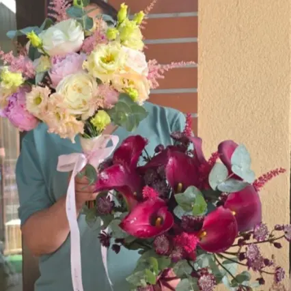 Set Buchete de Nuntă cu Cale, Bujori și Lisianthus