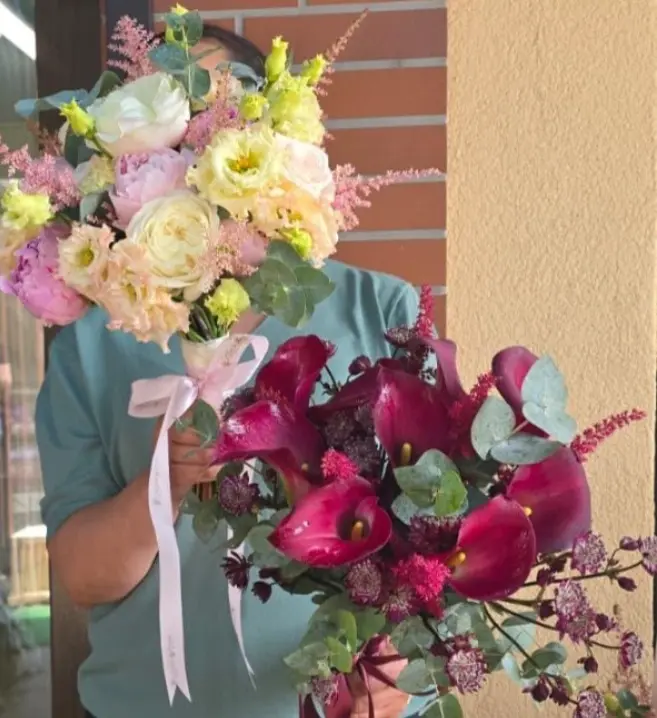Set Buchete de Nuntă cu Cale, Bujori și Lisianthus