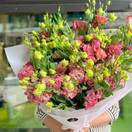 Buchet 11 Eustoma roz intens, un cadou delicat